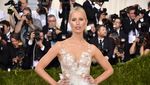 Parade Busana Seksi dan Futuristik di Met Gala 2016 (3)