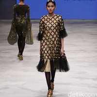 Barli Asmara for Wardah Co[l]ordination. Indonesia Fashion Week 2016 at Jakarta Convention Center. Senayan. Jakarta. [Foto: Mohammad Abduh/Wolipop]