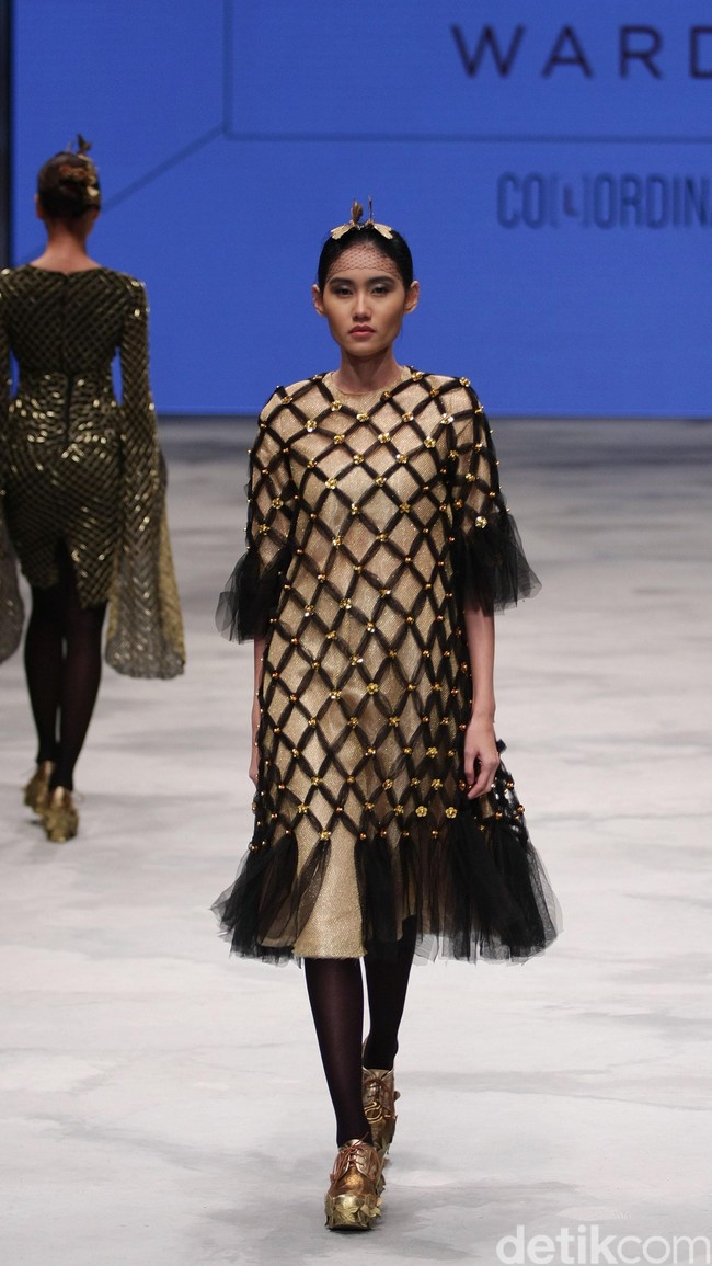 Barli Asmara for Wardah Co[l]ordination. Indonesia Fashion Week 2016 at Jakarta Convention Center. Senayan. Jakarta. [Foto: Mohammad Abduh/Wolipop]