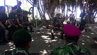 Kunjungan Panglima TNI Jenderal TNI Gatot Nurmantyo ke pulau terluar Indonesia di bagian ujung Selatan yaitu Pulau Ndana, Kepulauan Rote, NTT, pada beberapa waktu lalu adalah untuk melihat langsung kondisi prajurit serta pengamanan di pulau tersebut. (Puspen TNI).