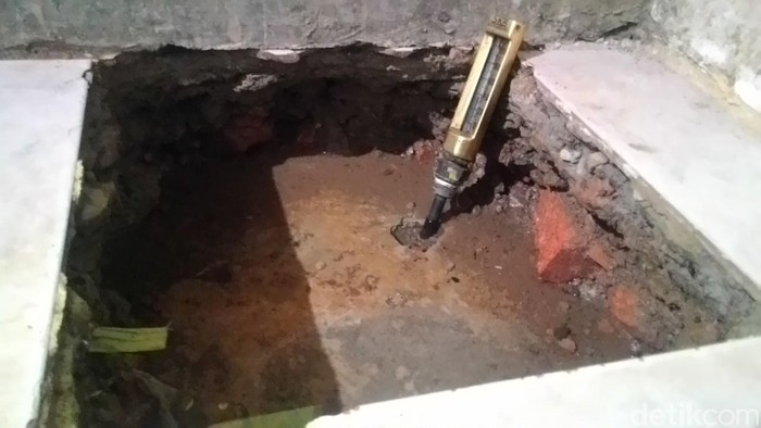 Warga Rawa Badak Masih Datang ke Rumah Onah untuk Minta Air Panas
