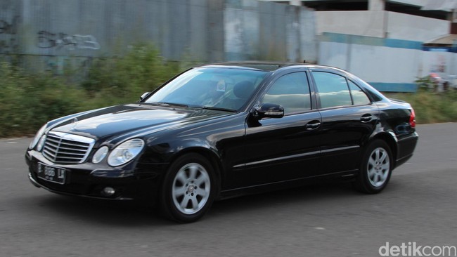 Mercedes-Benz E200 Kompressor Bekas Taksi Blue Bird 