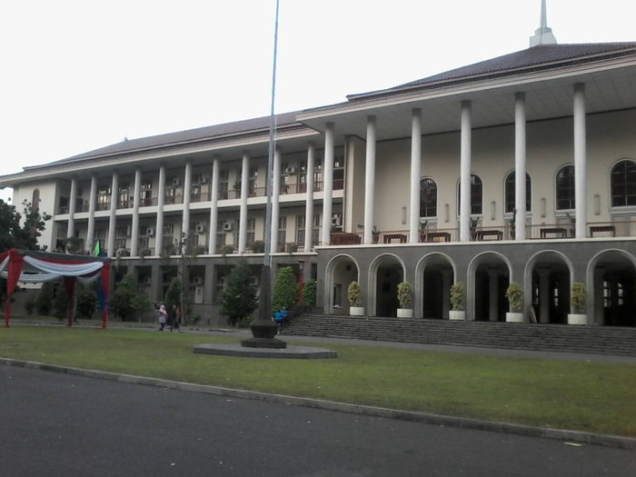 Suasana Balairung Gedung Rektorat UGM pagi ini, pasca demo, Senin (2/5) kemarin