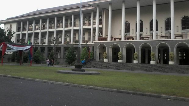 Suasana Balairung Gedung Rektorat UGM pagi ini, pasca demo, Senin (2/5) kemarin