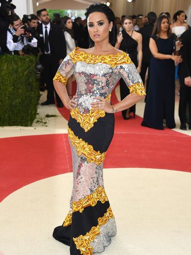 Demi Lovato Olahraga Empat Jam Sehari, Amankah?