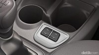 Ada power window yang terletak di konsol tengah. Foto: Datsun India