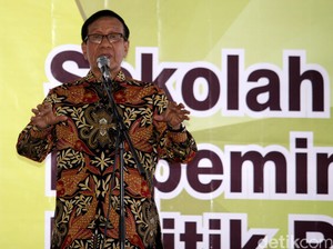 Akbar Tandjung: Eks Caketum Layak Jadi Waketum Golkar