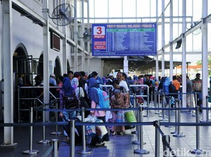 PT KAI Terapkan Sistem Check-in dan Boarding Pass di Stasiun Pasar Senen