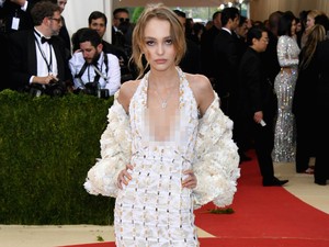Cantiknya Putri Johnny Depp di Met Gala 2016