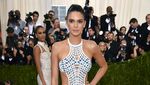 Parade Busana Seksi dan Futuristik di Met Gala 2016 (1)