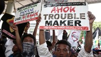 Ratusan warga Luar Batang menggelar aksi demonstrasi di depan gedung KPK.