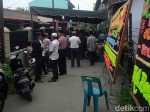 Pelayat Terus Berdatangan ke Rumah Duka Nurain, Dosen yang Ditusuk Mahasiswanya