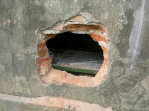 Pencuri Bercadar Gasak Uang Puluhan Juta dan Rokok Terekam CCTV