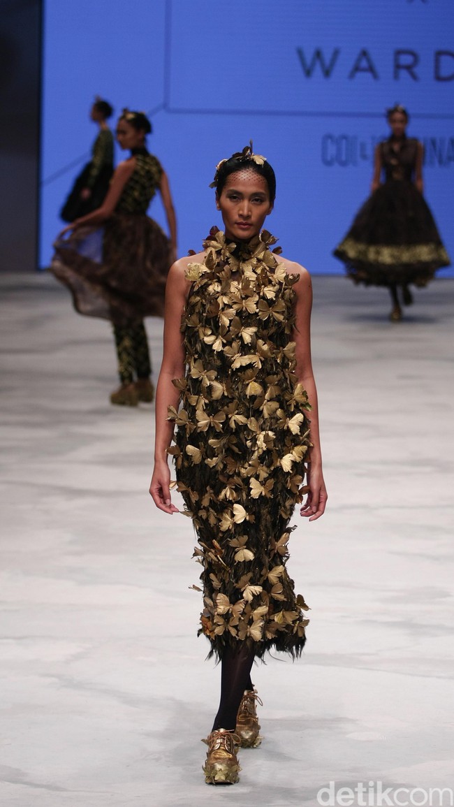 Barli Asmara for Wardah Co[l]ordination. Indonesia Fashion Week 2016 at Jakarta Convention Center. Senayan. Jakarta. [Foto: Mohammad Abduh/Wolipop]