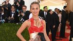 Parade Busana Seksi dan Futuristik di Met Gala 2016 (2)