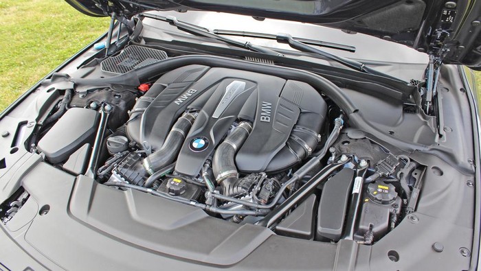 BMW Kini Pakai Teknologi Mobil Tercepat Dunia