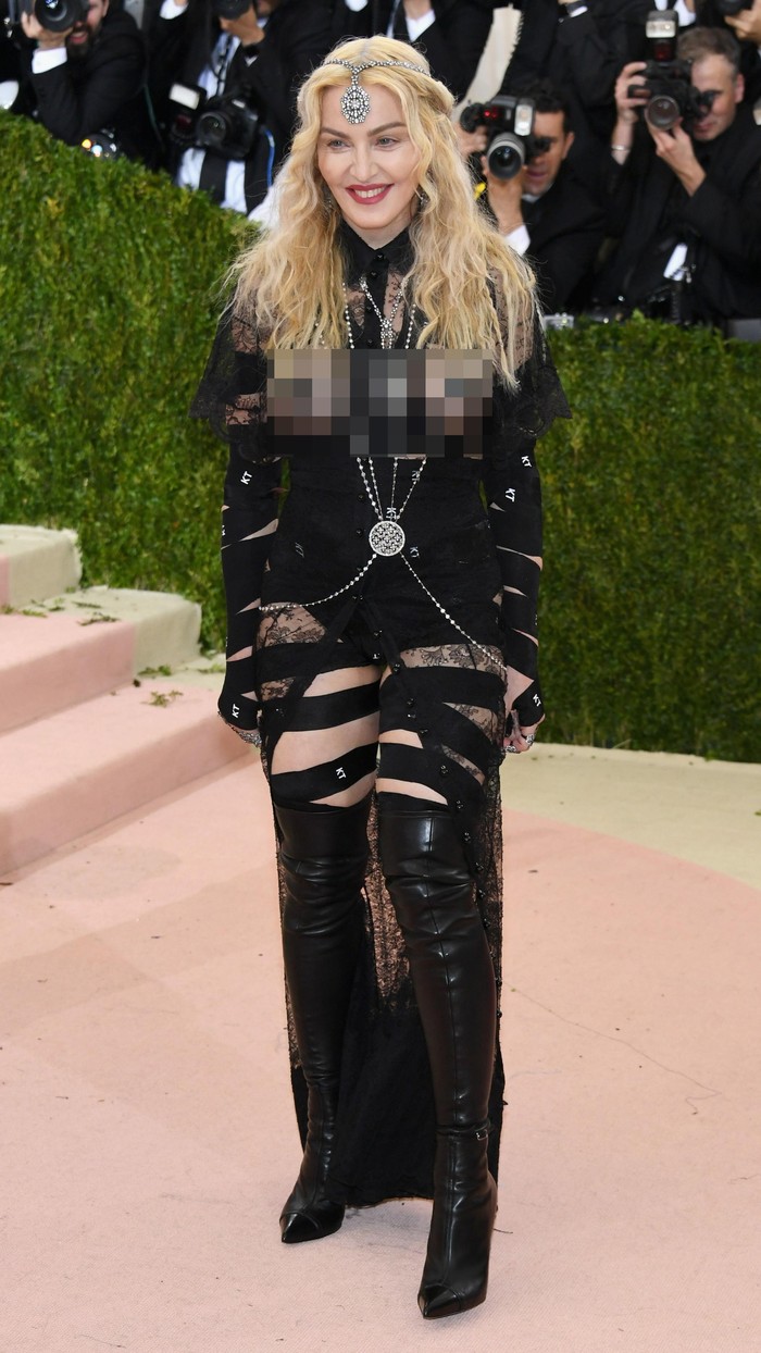 Kenakan Busana Ini ke Met Gala, Madonna Mengaku Susah Buang Air Kecil
