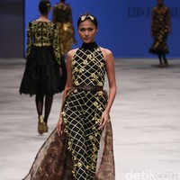 Barli Asmara for Wardah Co[l]ordination. Indonesia Fashion Week 2016 at Jakarta Convention Center. Senayan. Jakarta. [Foto: Mohammad Abduh/Wolipop]