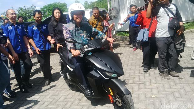 Yuk Intip Tampilan Keren dan Canggih Motor  Listrik  Gesits