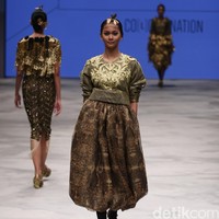 Barli Asmara for Wardah Co[l]ordination. Indonesia Fashion Week 2016 at Jakarta Convention Center. Senayan. Jakarta. [Foto: Mohammad Abduh/Wolipop]