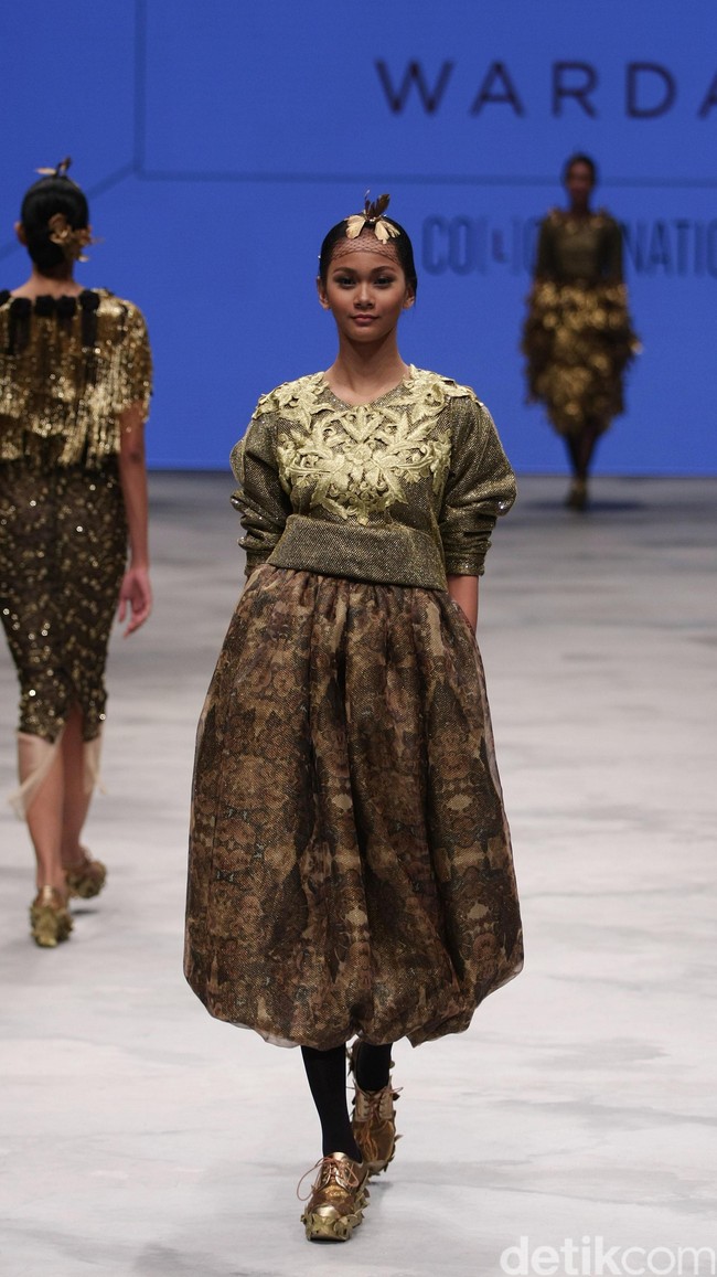 Barli Asmara for Wardah Co[l]ordination. Indonesia Fashion Week 2016 at Jakarta Convention Center. Senayan. Jakarta. [Foto: Mohammad Abduh/Wolipop]