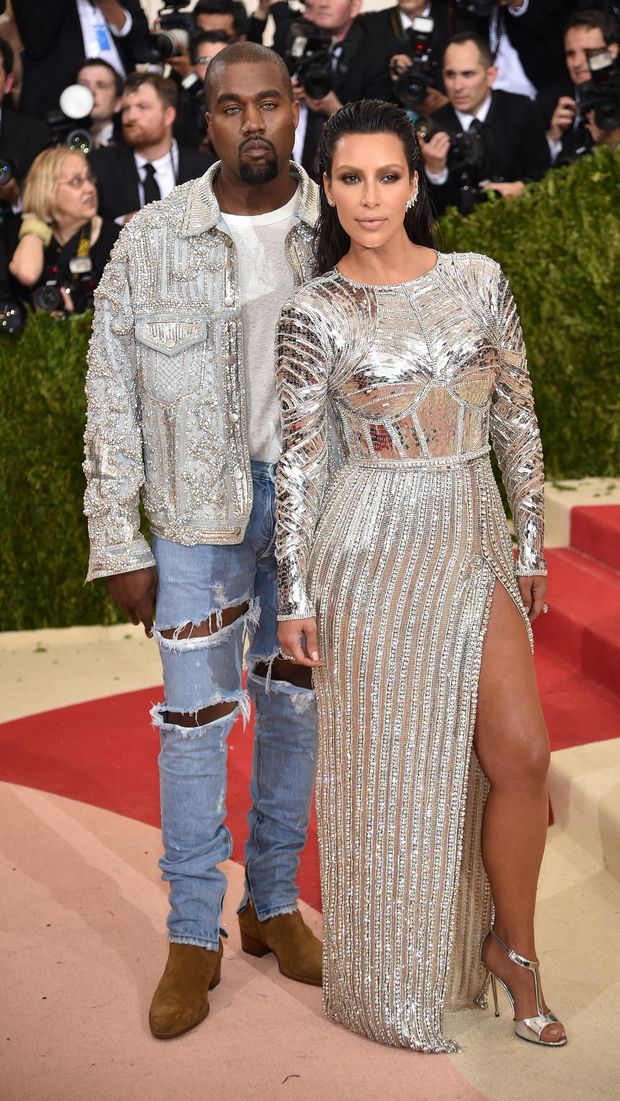 Kim Kardashian dan Kanye West di Met Gala 2016.