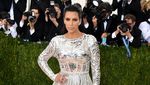 Parade Busana Seksi dan Futuristik di Met Gala 2016 (1)