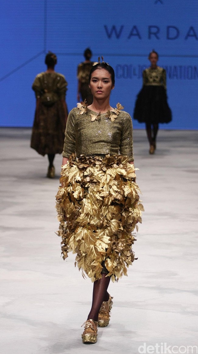 Barli Asmara for Wardah Co[l]ordination. Indonesia Fashion Week 2016 at Jakarta Convention Center. Senayan. Jakarta. [Foto: Mohammad Abduh/Wolipop]