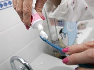 Merokok dan Jarang Ganti Sikat: 5 Hal yang Diam-diam Merusak Gigi