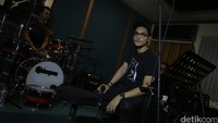 Afgan latihan untuk konser tur yang bertajuk SIDES Afgan Indonesia Tour 2016.