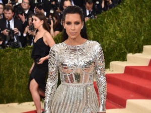 Kim Kardashian Simpan Gaun Seksi untuk North West Pakai di Pesta Prom