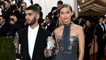 Gandeng si Seksi Gigi Hadid, Zayn Malik Bertangan Robot di Met Gala