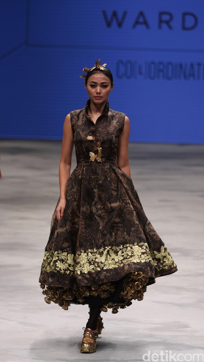 Barli Asmara for Wardah Co[l]ordination. Indonesia Fashion Week 2016 at Jakarta Convention Center. Senayan. Jakarta. [Foto: Mohammad Abduh/Wolipop]