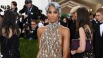Parade Busana Seksi dan Futuristik di Met Gala 2016 (2)