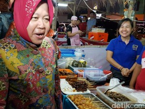 Buka Festival Kuliner Pasar Malam Tjap Toendjoengan, Risma: Saya Suka Semua