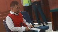 Ipul tertunduk lesu. Pool/Palevi S/detikFoto.