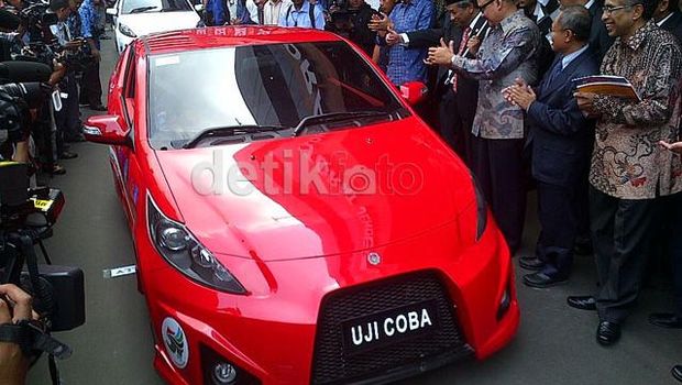 Mobil listrik buatan ITS
