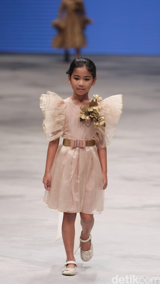 Barli Asmara for Wardah Co[l]ordination. Indonesia Fashion Week 2016 at Jakarta Convention Center. Senayan. Jakarta. [Foto: Mohammad Abduh/Wolipop]