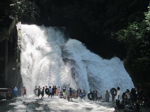 Mumpung Libur Panjang, Rasakan Sensasi Pijat di Air Terjun Bantimurung