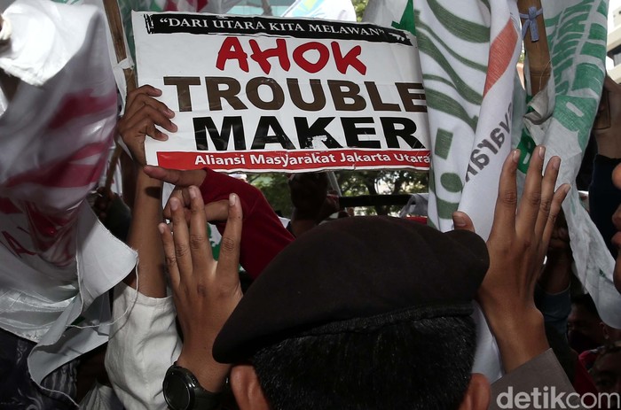 Demo Ricuh di Depan KPK Berakhir, Lalin Kembali Lancar