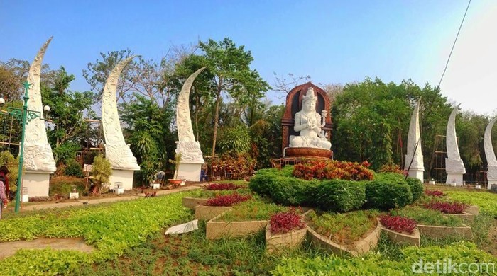 Kemenpar Angkat Jempol Untuk Malang Flower Carnival