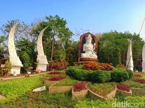 Kemenpar Angkat Jempol Untuk Malang Flower Carnival