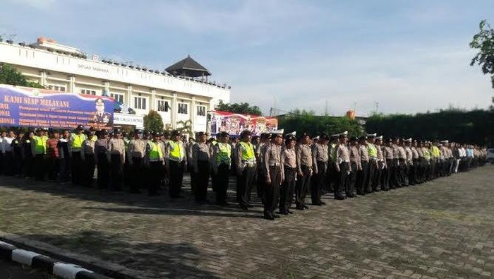 Polisi Kerahkan Tim Pengurai Kemacetan di Rest Area Tol Cikarang Utama