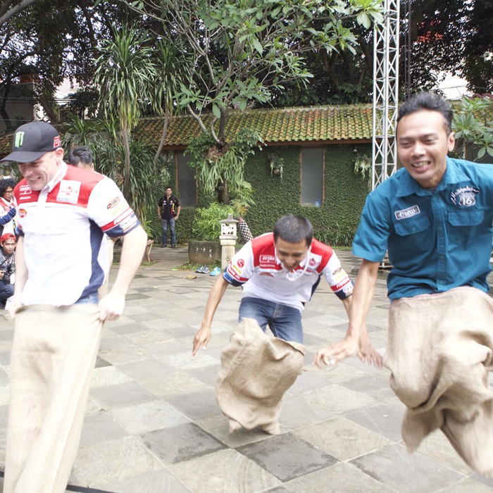 Bertualang Spesial Bersama Sam Lowes dan Federal Oil di Jalanan Ibu Kota