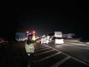 Pengunjung Makin Ramai, Polisi Terapkan Buka-Tutup di Rest Area KM 19