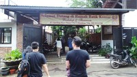 Kawasan Cigadung ditetapkan oleh Walikota Bandung Ridwan Kamil sebagai kampung setra batik. Salah satu tempat yang bisa traveler tuju yaitu Rumah Batik Komar yang beralamat di Jalan Cigadung Raya Timur No 1, Bandung (Wahyu/detikTravel)
