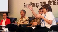 Deputi III Bidang Kajian dan Pengelolaan Isu-Isu Strategis, Kantor Staf Presiden, Denni Puspa Purbasari memberikan pemaparan dalam diskusi peningkatkan ketahanan pangan di Indonesia.