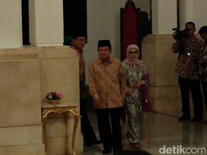 Presiden Jokowi di Magelang, Wapres JK Pimpin Peringatan Isra Miraj di Istana