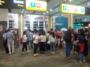 Ditutup 4 Jam, Begini Suasana Terminal Bandara Ngurah Rai Malam ini