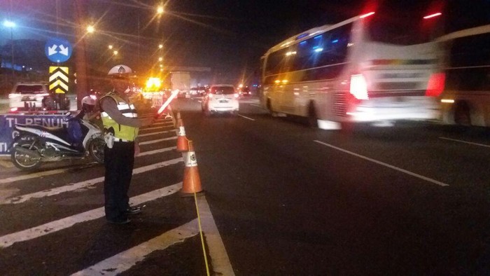 Tol Cikampek Arah Jakarta Masih Lancar Malam ini